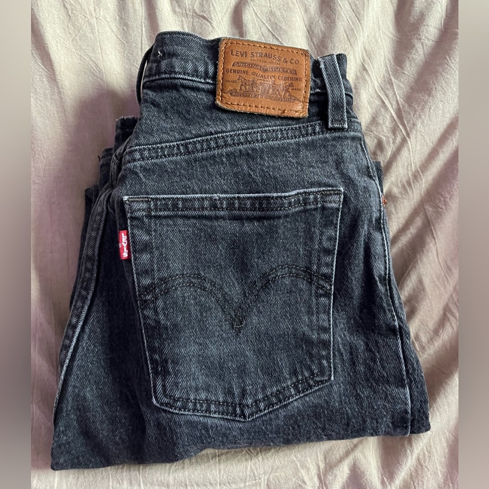 VINTAGE STRAIGHT LEG LEVI JEANS!
